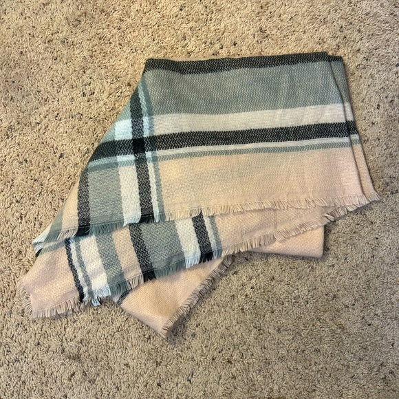 Blanket Scarf - Picture 3 of 3